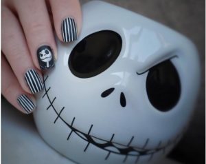 jack-skeleton-nails-spooky-nixia-halloween-moda-eisaimonadikigr