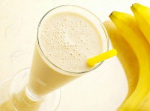 mpanana-milkshake-smoothie-pagomeno-rofima-eisaimonadikigr