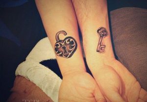tatouaz-gia-zeugaria-sxedia-tattoos-romantika-tatouaz-sxeseis-moda-idees-eisaimonadikigr