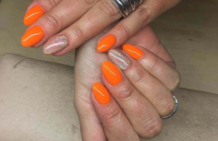 holo-nails-orange-nixia-nails-portokali-nuxia-sxedia-eisaimonadikigr
