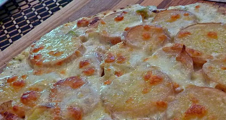 pizza-kotopoulo-pitsa-me-patates-saltsa-barbeque-pitses-sintages-eisaimonadikigr