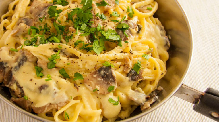 makaronia-me-saltsa-tonou-kai-krema-galaktos-sintages-zimarika-eisaimonadikigr