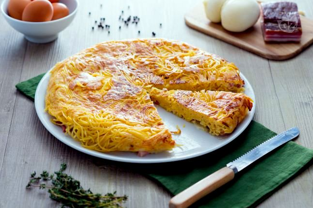 omeleta-fournou-me-makaronia-zimarika-spaggeti-sintages-eisaimonadikigr