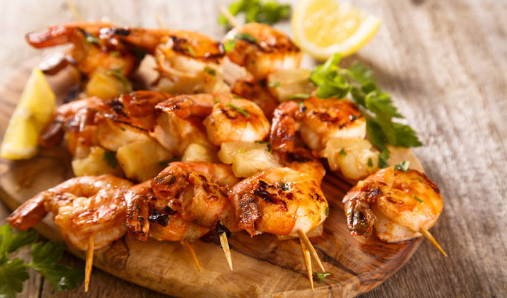 souvlakia-thalassinon-psaria-thalassina-sintages-mezedes-eisaimonadikigr