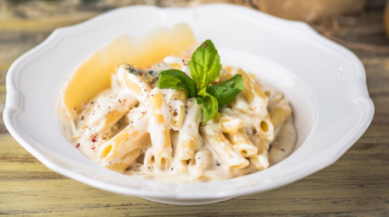 riggatoni-me-turi-gkorgkontzola-saltsa-lefki-mageiriki-eisaimonadikigr