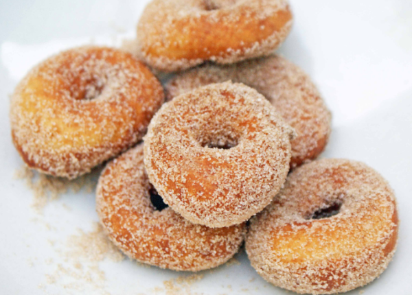 loukoumades-paralias-ston-fourno-glika-zaxaroplastiki-eisaimonadikigr