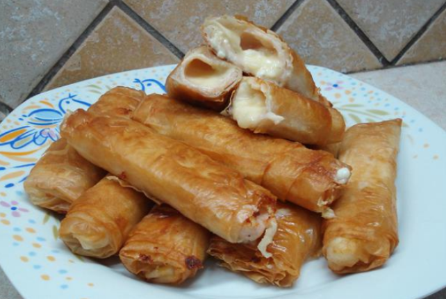 gemistes-flogeres-me-tiri-fournou-mpesamel-mpeikon-sintages-eisaimonadikigr