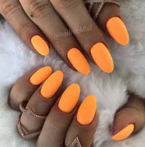 portokali-neon-nuxia-nixia-nails-vernikia-mano-sxedia-eisaimonadikigr