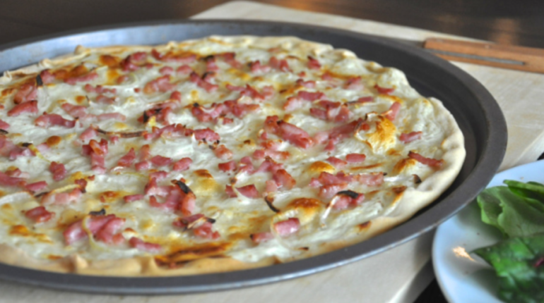 pitsa-karmponara-sintages-pitses-spitiki-zimi-krema-eisaimonadikigr