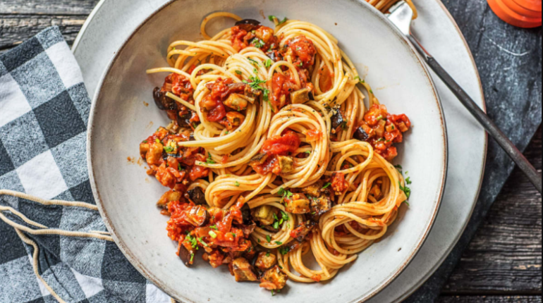 makaronia-me-saltsa-melitzanas-zimarika-mageiriki-eisaimonadikigr