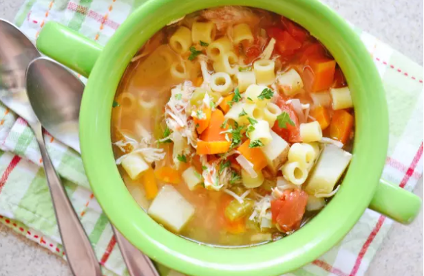 soupa-loukaniko-karoto-patates-soupes-eisaimonadikigr