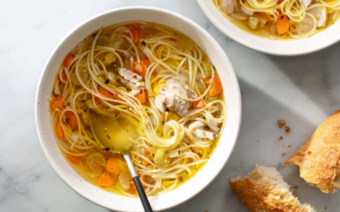 soupa-me-noodles-kotopoulo-laxanika-soupes-sintages-eisaimonadikigr
