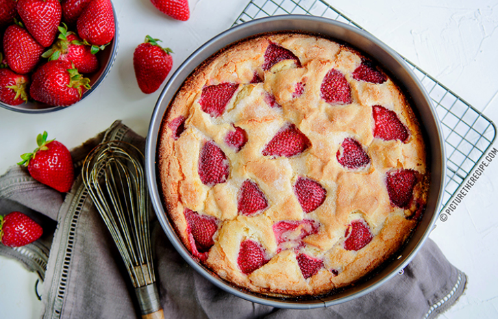 strawberry-cake-ugieino-keik-fraoulas-xoris-zaxari-gluka-eisaimonadikigr