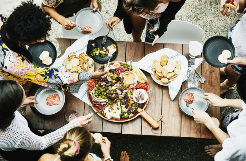 piata-idees-eukoles-party-filoi-sintages-eisaimonadikigr