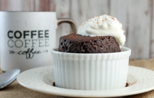 keik-sokolatas-cake-mug-se-koupa-eukola-gluka-eisaimonadikigr