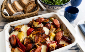 piperies-me-loukanika-kai-patates-ston-fourno-eukoles-sintages-mageiriki-eisaimonadikigr