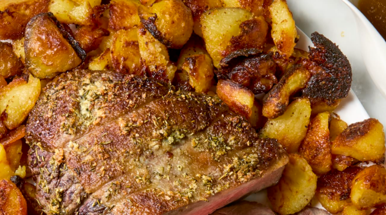 xoirino-ston-fourno-me-patates-kai-murodika-sintages-mageiriki-eisaimonadikigr