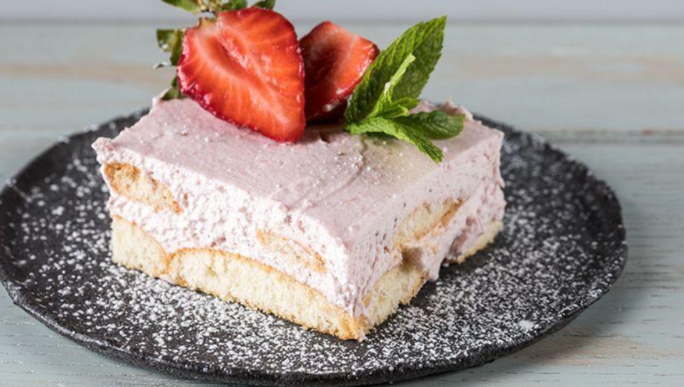 keik-afrato-me-giaourti-cake-giaourtiou-glika-eisaimonadikigr